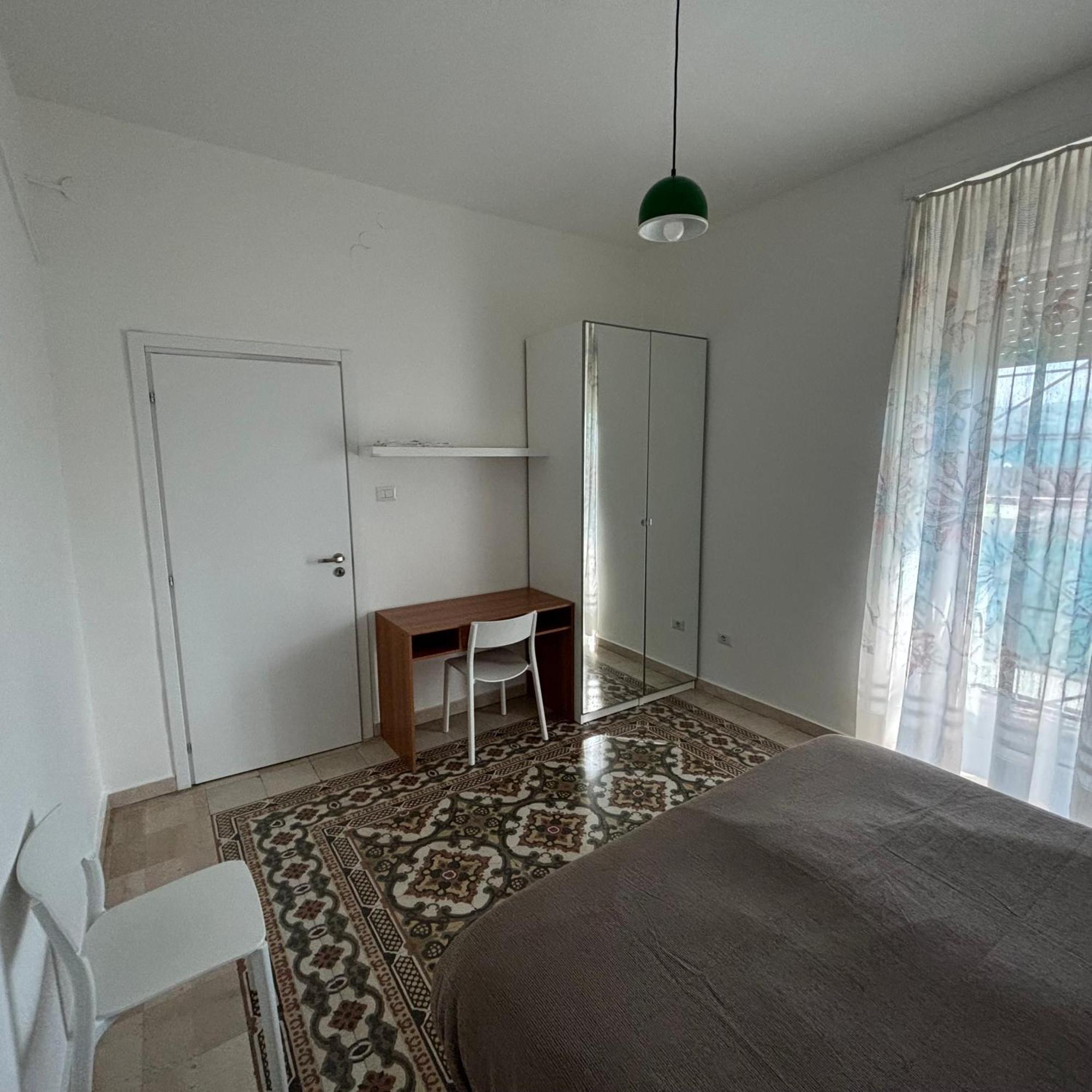Essential Room & Parking In Centro Citta Con Parcheggio Privato E Wifi 波坦察 外观 照片