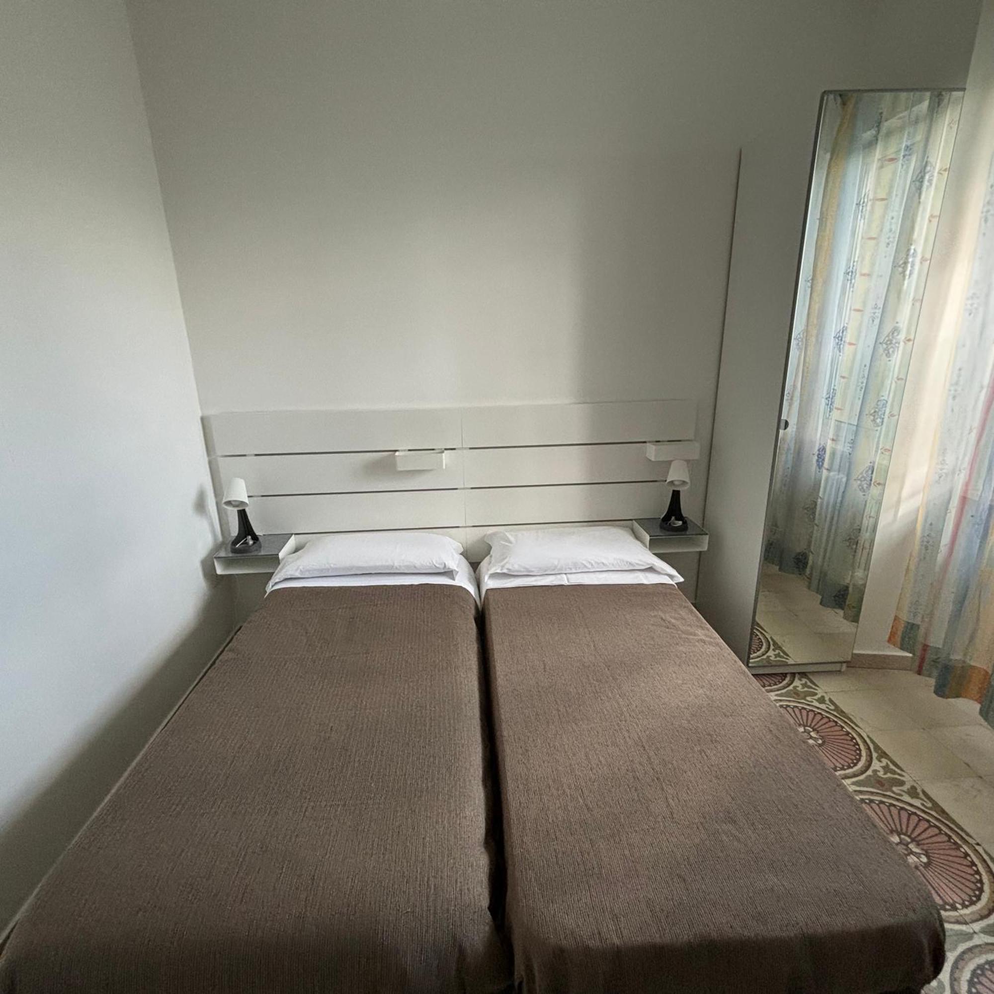 Essential Room & Parking In Centro Citta Con Parcheggio Privato E Wifi 波坦察 外观 照片