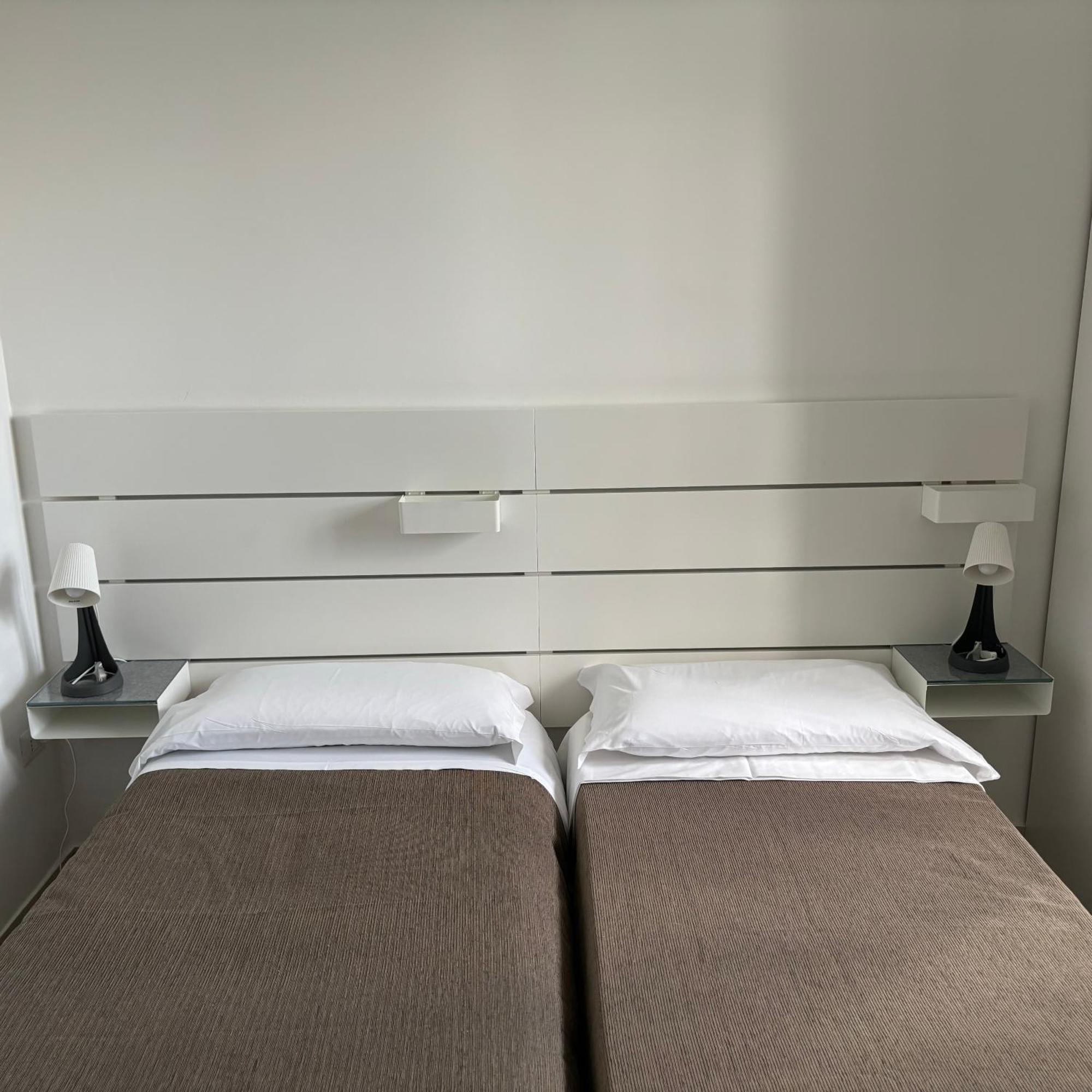 Essential Room & Parking In Centro Citta Con Parcheggio Privato E Wifi 波坦察 外观 照片