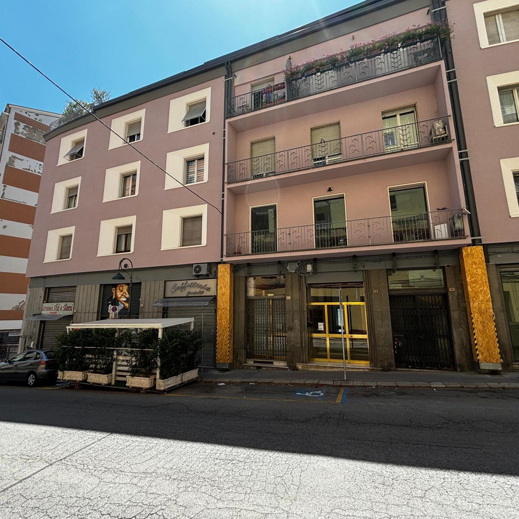 Essential Room & Parking In Centro Citta Con Parcheggio Privato E Wifi 波坦察 外观 照片