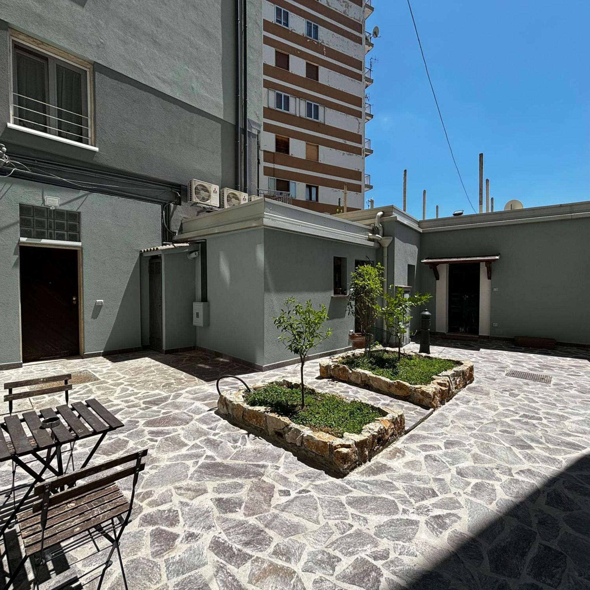 Essential Room & Parking In Centro Citta Con Parcheggio Privato E Wifi 波坦察 外观 照片